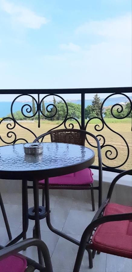 July'S Island Deluxe Apartment เชอร์โนโมเรทส์ ภายนอก รูปภาพ