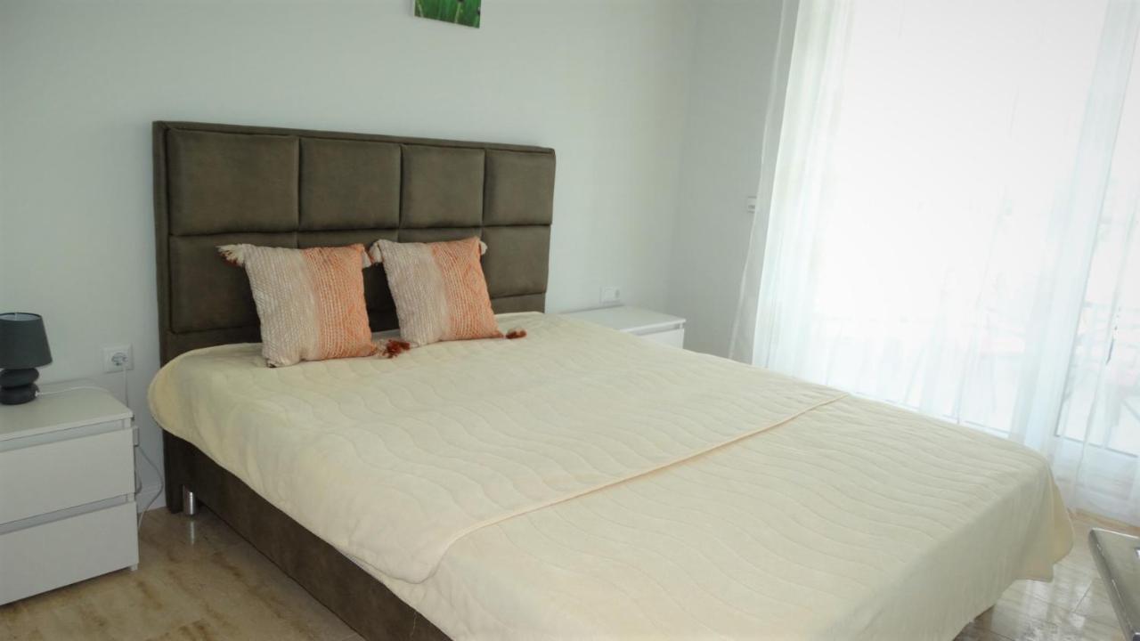 July'S Island Deluxe Apartment เชอร์โนโมเรทส์ ภายนอก รูปภาพ