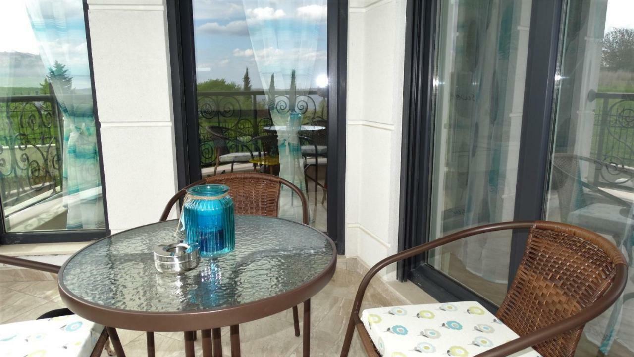 July'S Island Deluxe Apartment เชอร์โนโมเรทส์ ภายนอก รูปภาพ